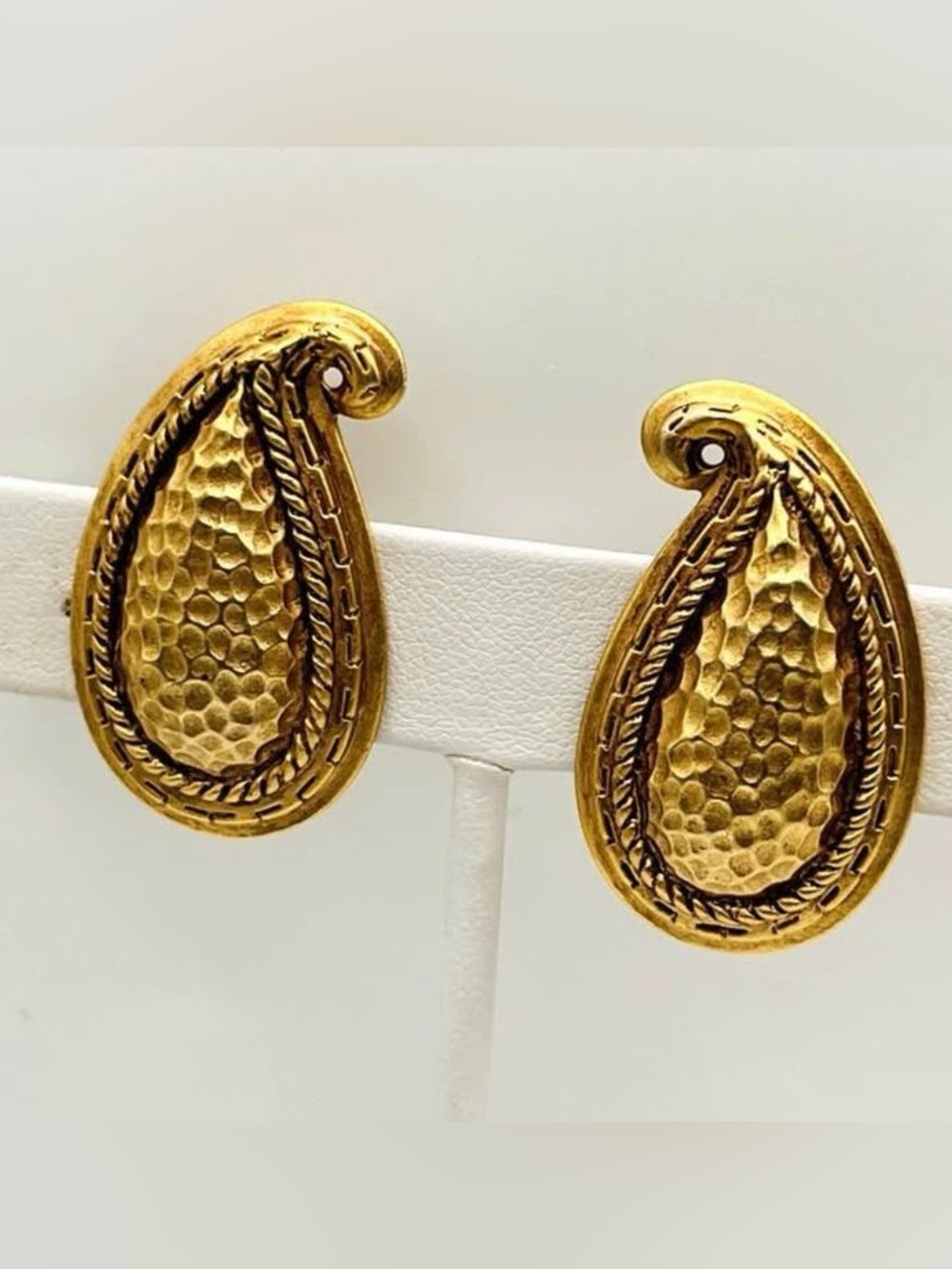Oscar de la Renta Vintage 90s Hammered Earrings